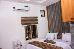 NIFEWAT APARTMENT leed studio apartment with gym, Netflix and WiFi